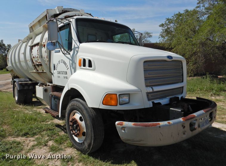 image for item DK2415 1997 Ford L8513  refuse truck