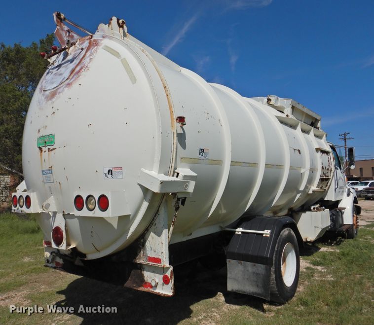 image for item DK2415 1997 Ford L8513  refuse truck