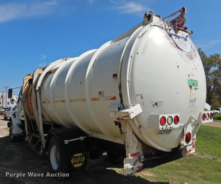 image for item DK2415 1997 Ford L8513  refuse truck