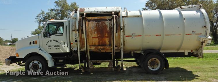 image for item DK2415 1997 Ford L8513  refuse truck