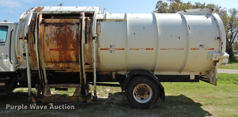 image for item DK2415 1997 Ford L8513  refuse truck