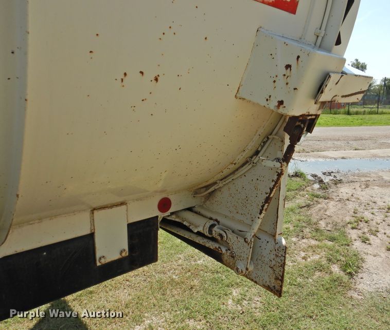 image for item DK2415 1997 Ford L8513  refuse truck