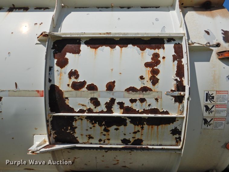 image for item DK2415 1997 Ford L8513  refuse truck