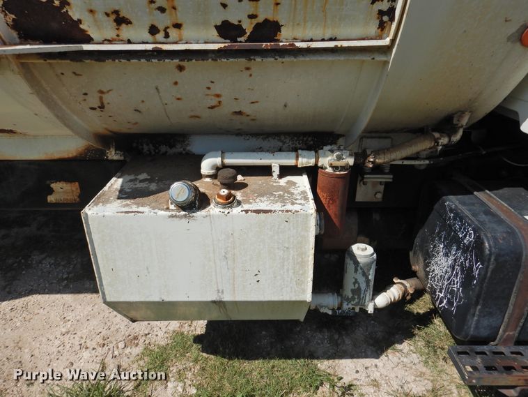 image for item DK2415 1997 Ford L8513  refuse truck