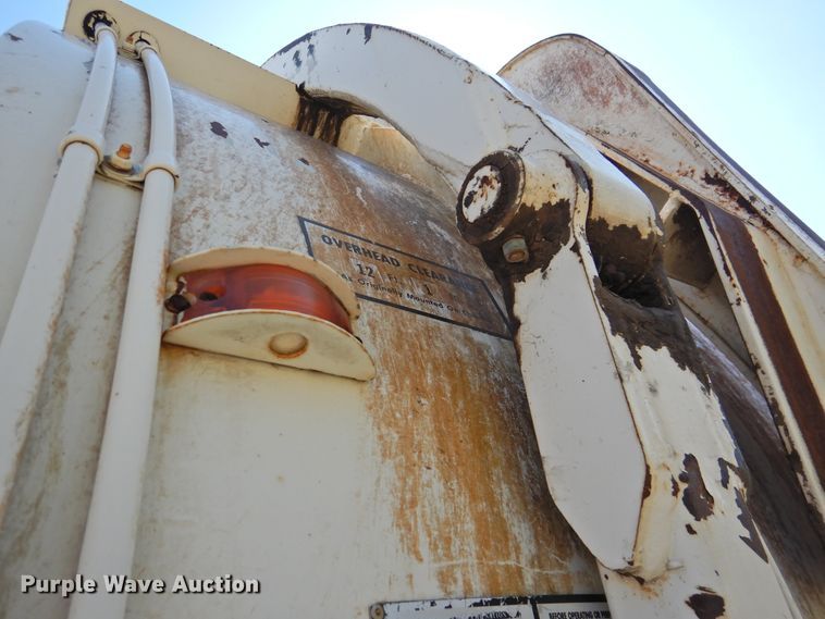 image for item DK2415 1997 Ford L8513  refuse truck