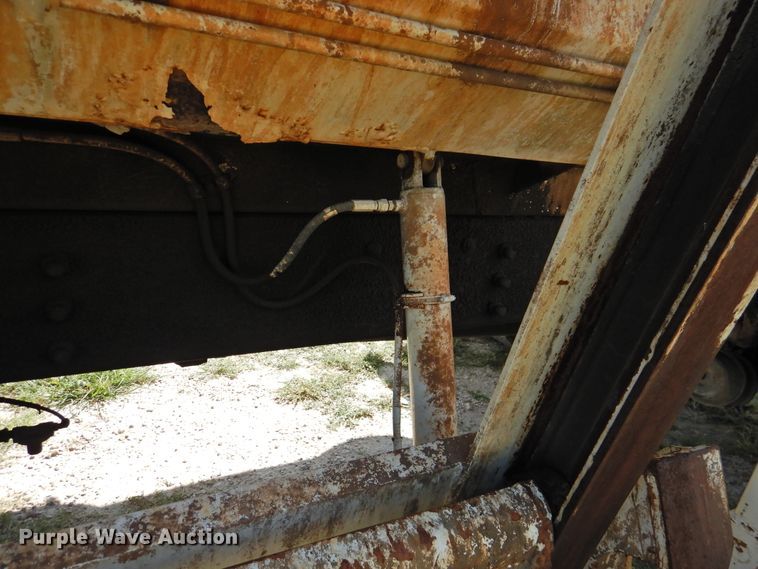 image for item DK2415 1997 Ford L8513  refuse truck