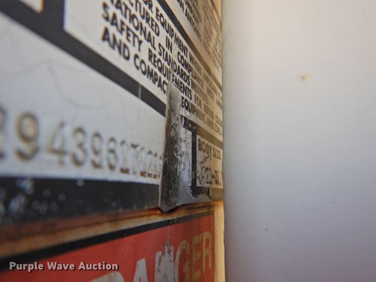 image for item DK2415 1997 Ford L8513  refuse truck