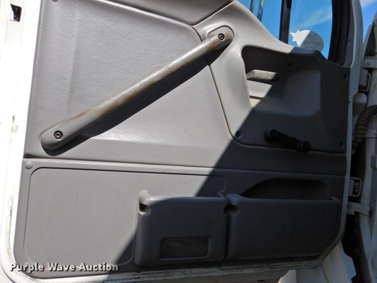 image for item DK2415 1997 Ford L8513  refuse truck