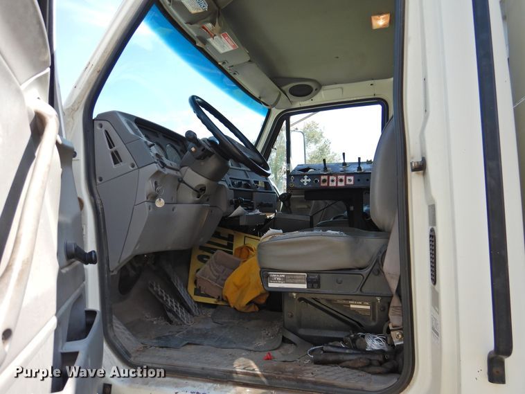 image for item DK2415 1997 Ford L8513  refuse truck