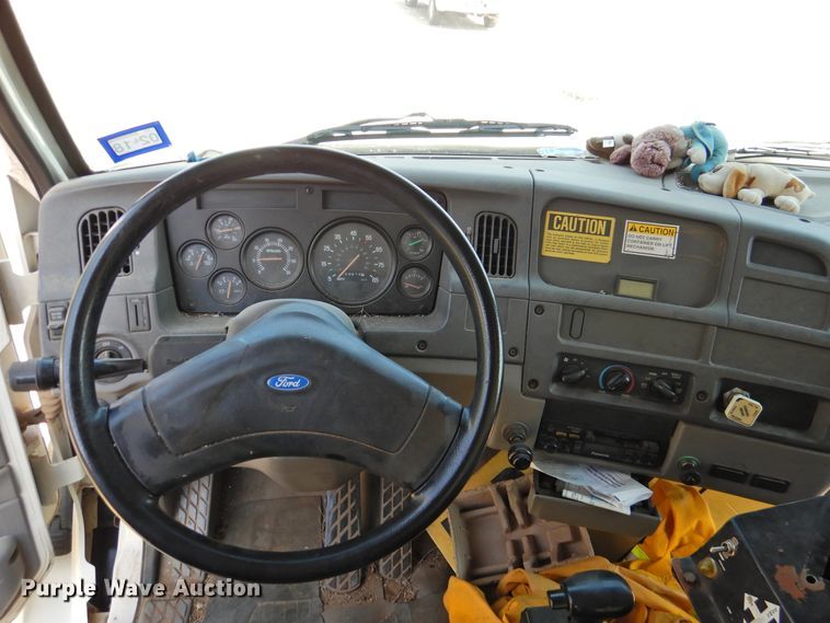 image for item DK2415 1997 Ford L8513  refuse truck