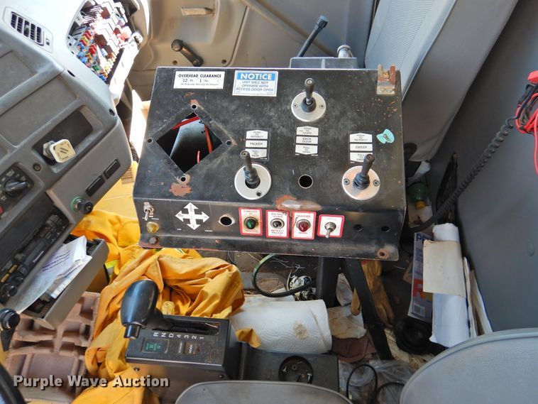 image for item DK2415 1997 Ford L8513  refuse truck