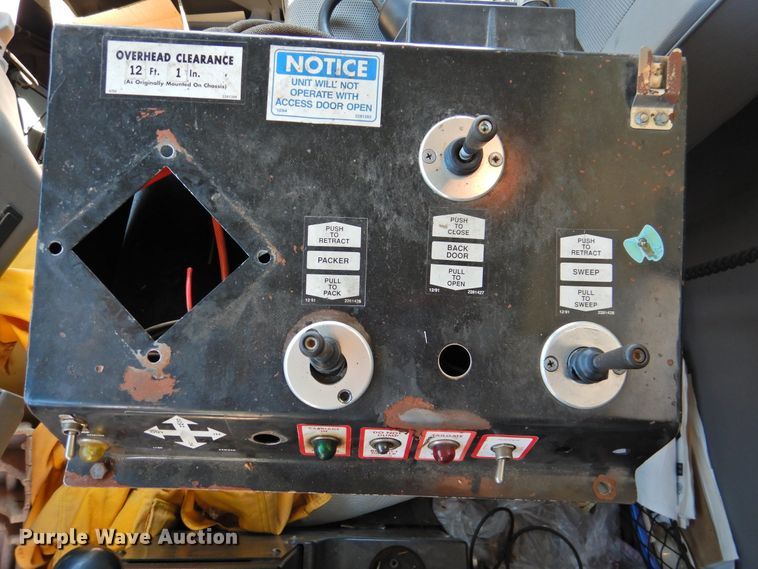 image for item DK2415 1997 Ford L8513  refuse truck