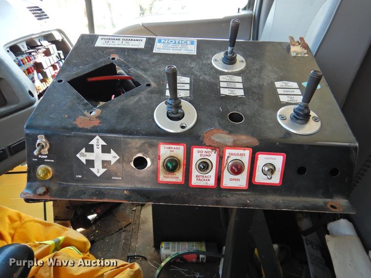 image for item DK2415 1997 Ford L8513  refuse truck