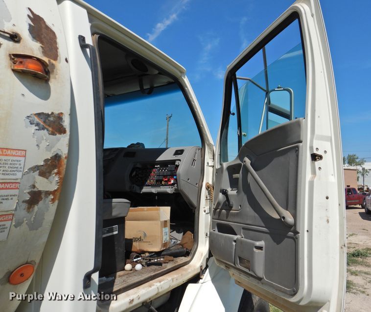 image for item DK2415 1997 Ford L8513  refuse truck