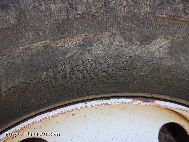 image for item DK2415 1997 Ford L8513  refuse truck