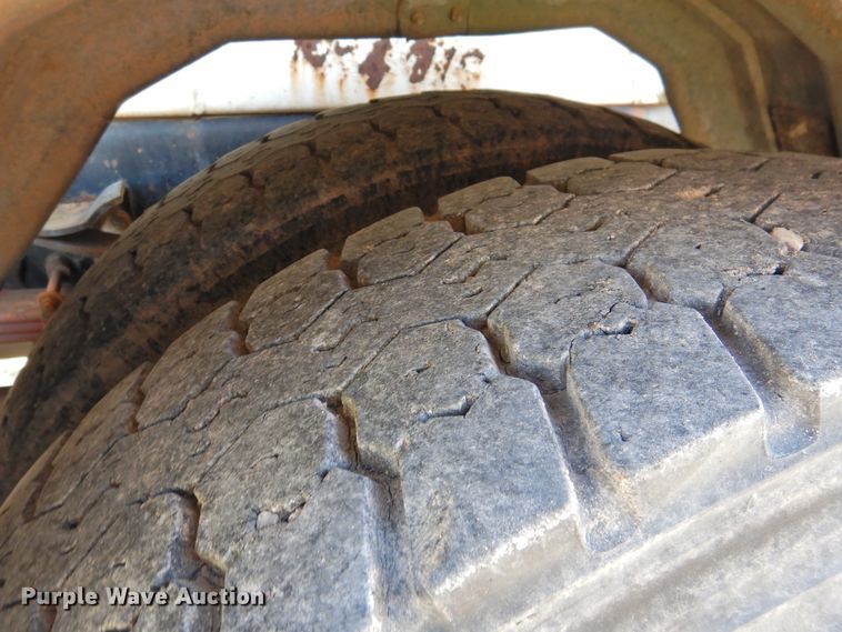 image for item DK2415 1997 Ford L8513  refuse truck