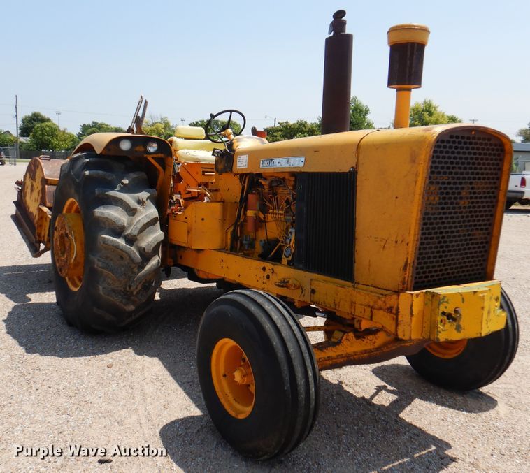 image for item DK8119 1970 John Deere 700A  tractor