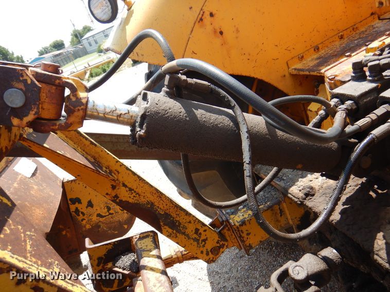 image for item DK8119 1970 John Deere 700A  tractor