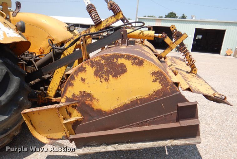 image for item DK8119 1970 John Deere 700A  tractor