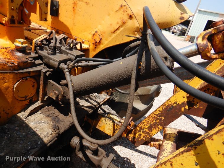 image for item DK8119 1970 John Deere 700A  tractor