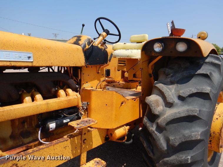 image for item DK8119 1970 John Deere 700A  tractor