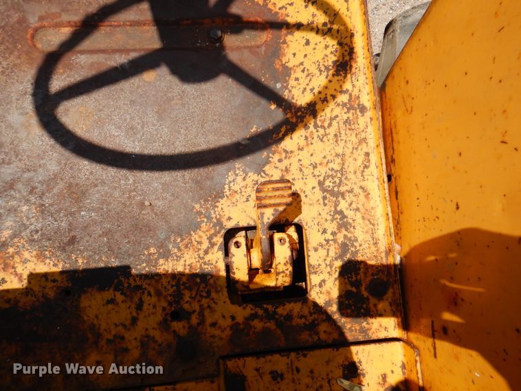 image for item DK8119 1970 John Deere 700A  tractor