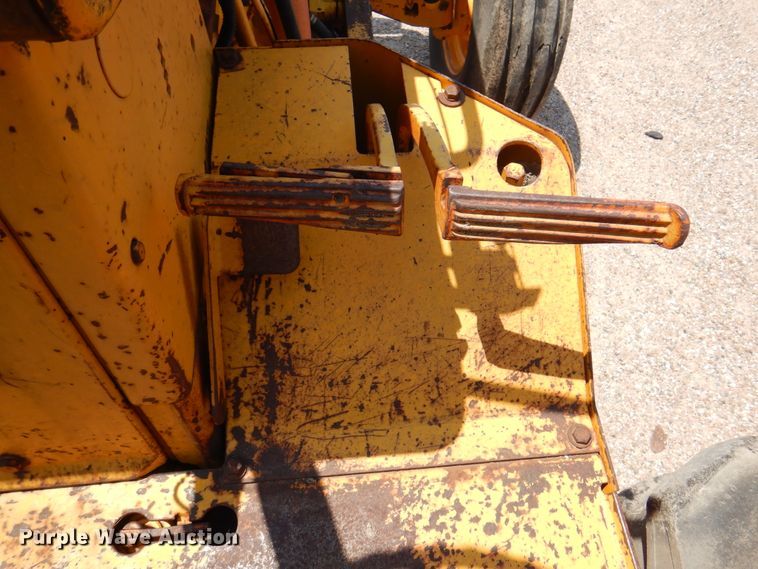 image for item DK8119 1970 John Deere 700A  tractor