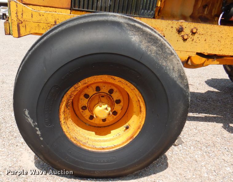 image for item DK8119 1970 John Deere 700A  tractor