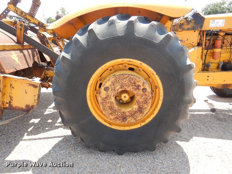 image for item DK8119 1970 John Deere 700A  tractor