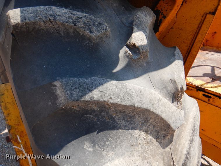 image for item DK8119 1970 John Deere 700A  tractor