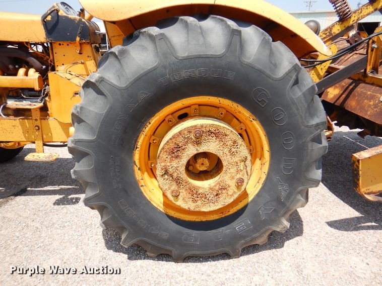 image for item DK8119 1970 John Deere 700A  tractor