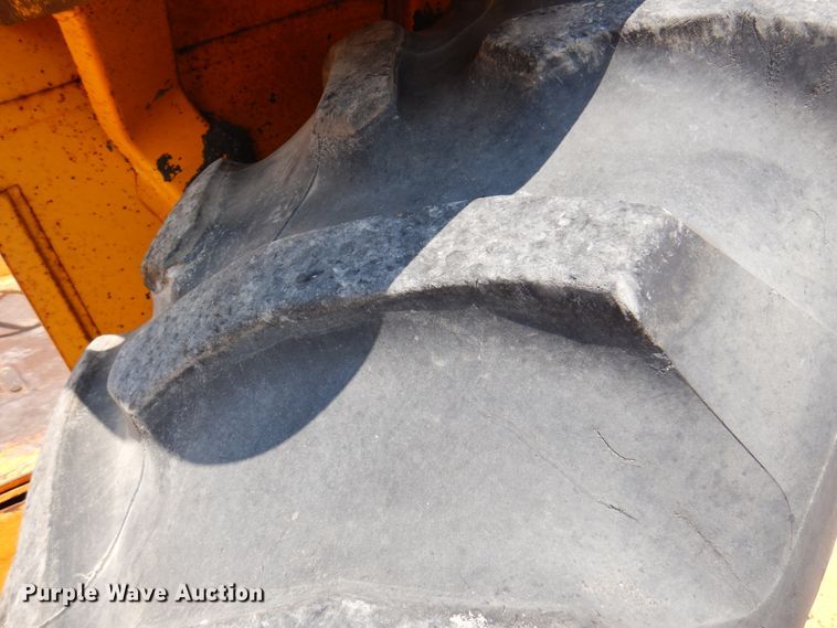 image for item DK8119 1970 John Deere 700A  tractor