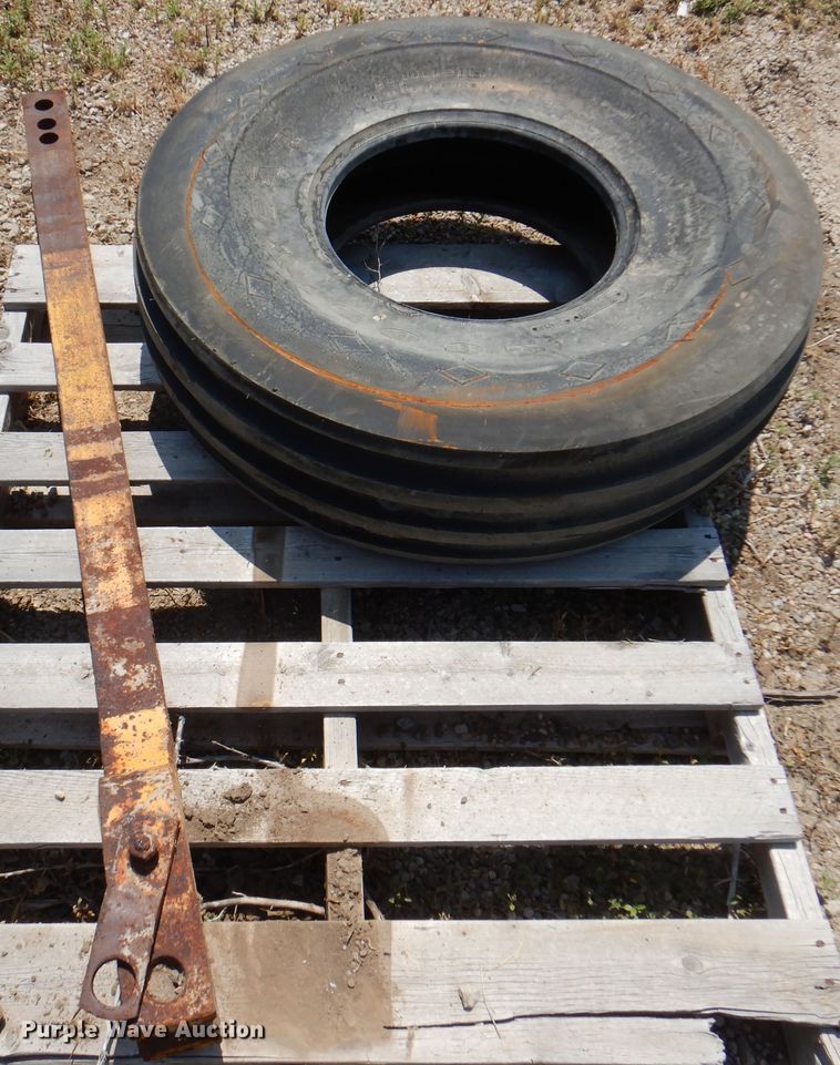 image for item DK8119 1970 John Deere 700A  tractor