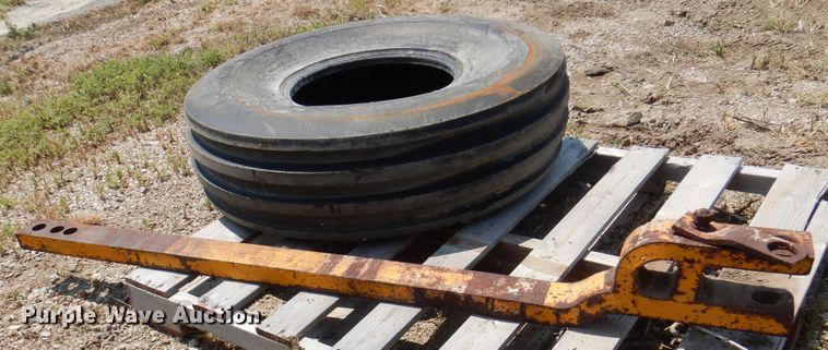 image for item DK8119 1970 John Deere 700A  tractor