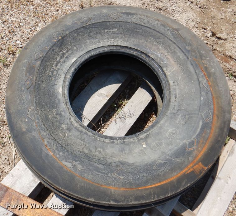 image for item DK8119 1970 John Deere 700A  tractor