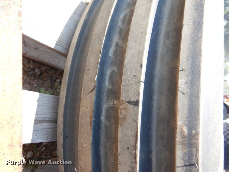 image for item DK8119 1970 John Deere 700A  tractor