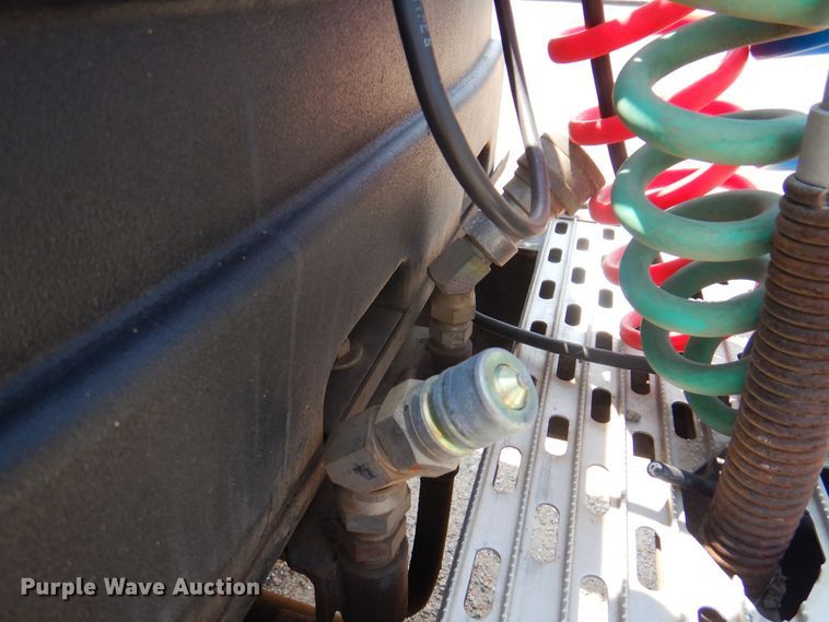 image for item DK8122 2000 International 8100  semi truck