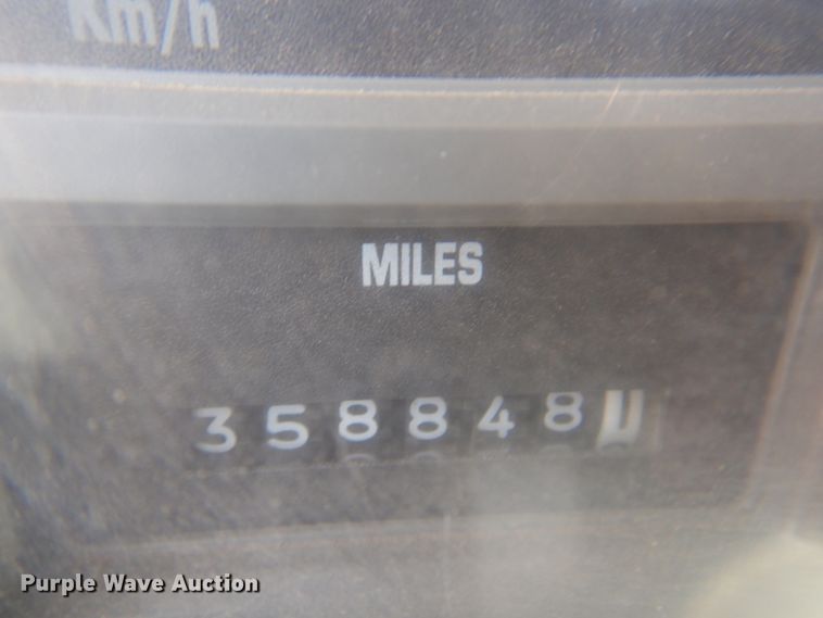 image for item DK8122 2000 International 8100  semi truck