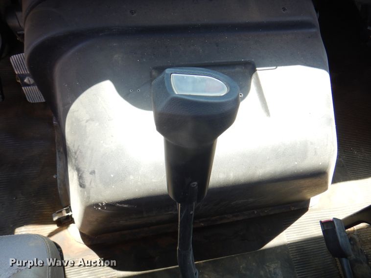 image for item DK8122 2000 International 8100  semi truck