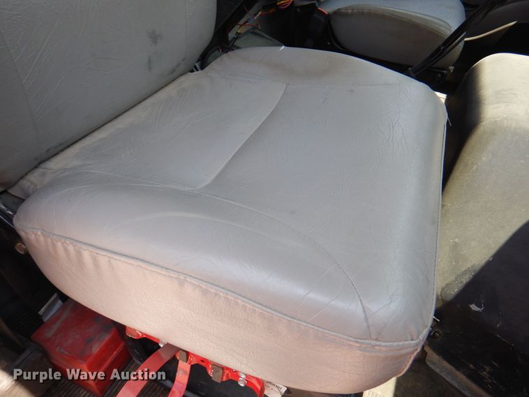 image for item DK8122 2000 International 8100  semi truck