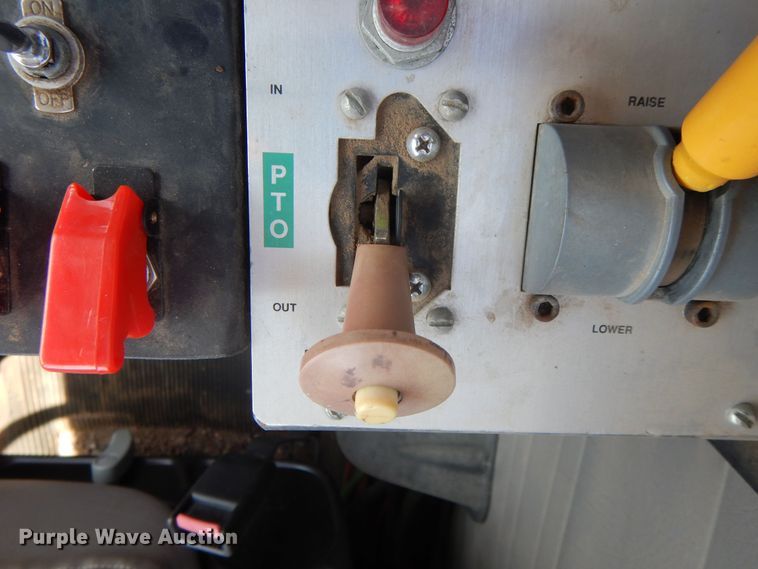 image for item DK8122 2000 International 8100  semi truck