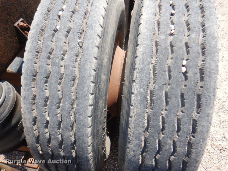 image for item DK8122 2000 International 8100  semi truck