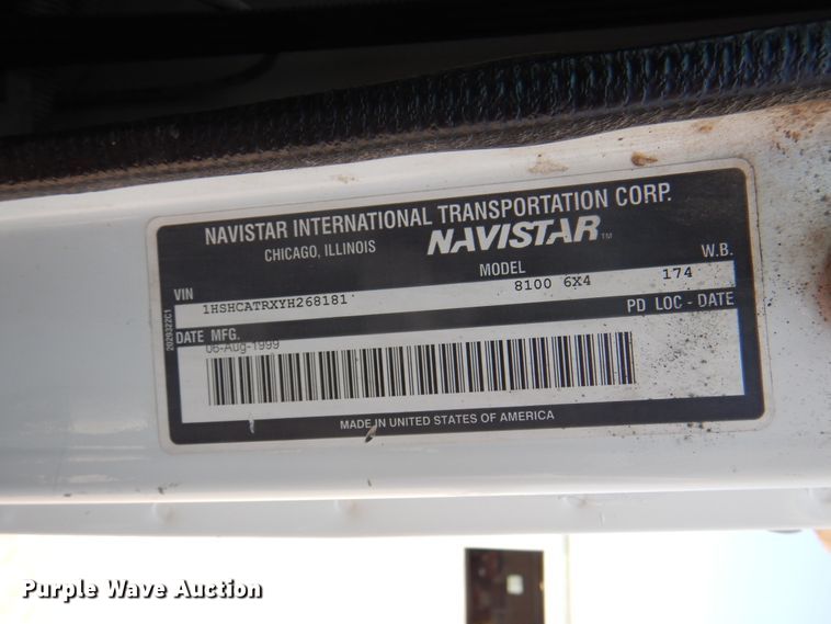 image for item DK8122 2000 International 8100  semi truck