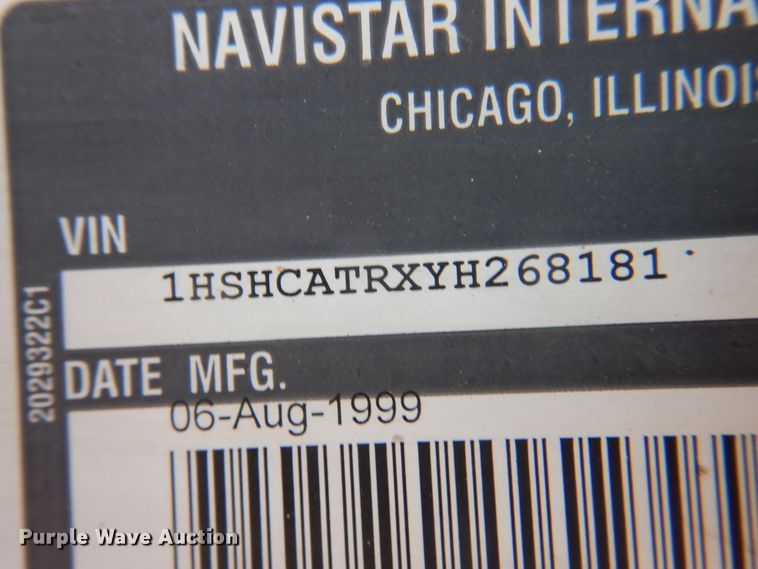 image for item DK8122 2000 International 8100  semi truck