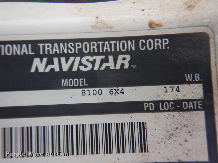 image for item DK8122 2000 International 8100  semi truck