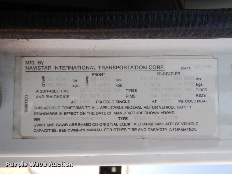 image for item DK8122 2000 International 8100  semi truck