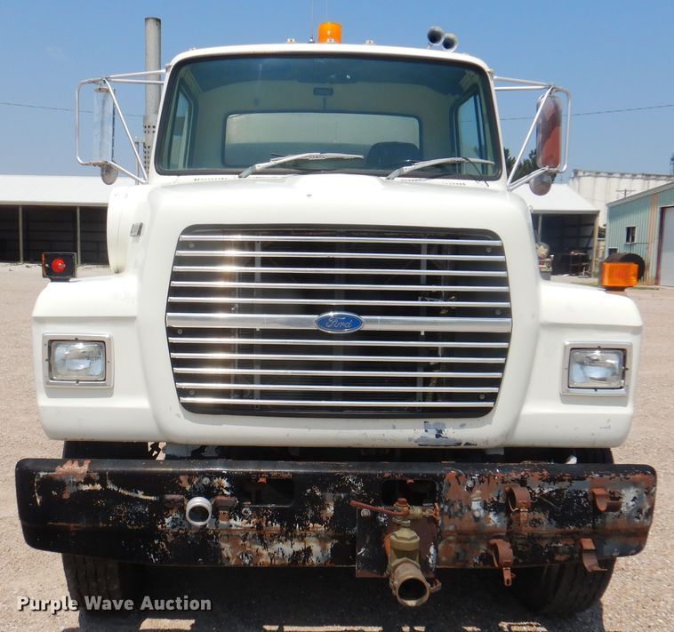 image for item DK8123 1987 Ford L8000  oil distributor truck