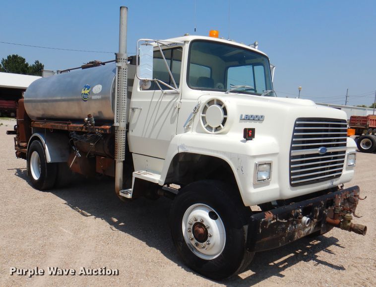 image for item DK8123 1987 Ford L8000  oil distributor truck