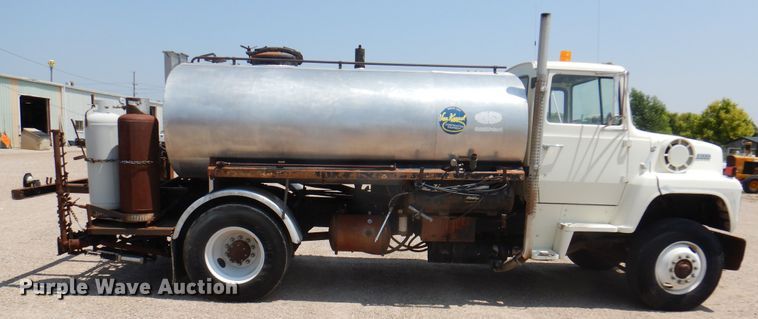 image for item DK8123 1987 Ford L8000  oil distributor truck