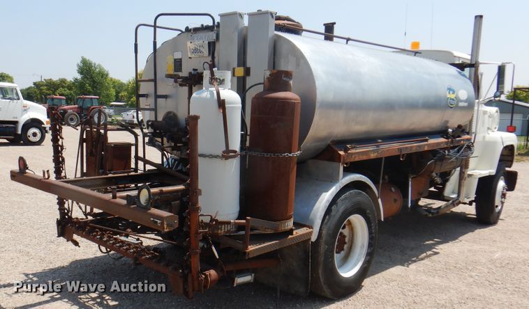 image for item DK8123 1987 Ford L8000  oil distributor truck